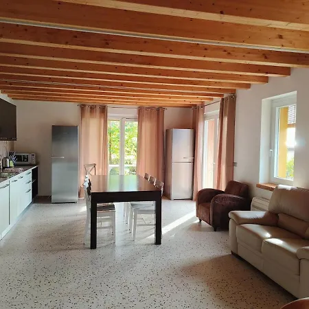Residenza Monica Вилла Мальчезине